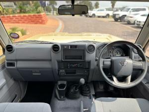 Toyota Land Cruiser 79 4.5D-4D V8 single cab LX - Image 6