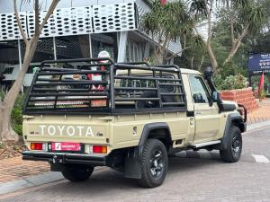 Toyota Land Cruiser 79 4.5D-4D V8 single cab LX - Image 2