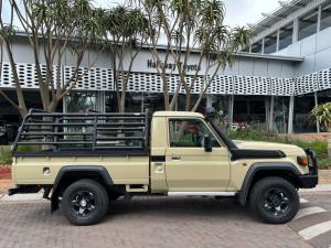 Toyota Land Cruiser 79 4.5D-4D V8 single cab LX - Image 3