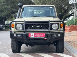 Toyota Land Cruiser 79 4.5D-4D V8 single cab LX - Image 4