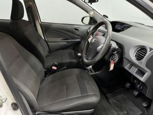 Toyota Etios hatch 1.5 Sprint - Image 6