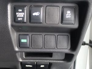 Nissan X-Trail 2.5 4x4 Tekna - Image 17