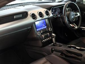Ford Mustang 5.0 GT fastback - Image 20