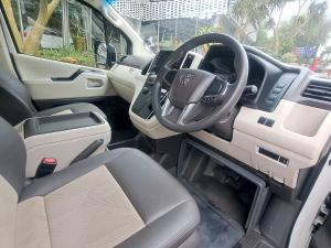 Toyota Quantum 2.8 SLWB bus 14-seater GL auto - Image 5