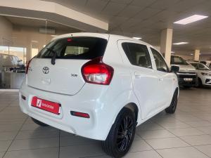 Toyota Vitz 1.0 XR manual - Image 2