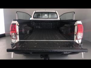 Toyota Hilux 2.4GD-6 4x4 SRX - Image 18