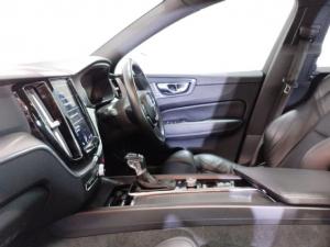 Volvo XC60 D5 AWD Momentum - Image 8