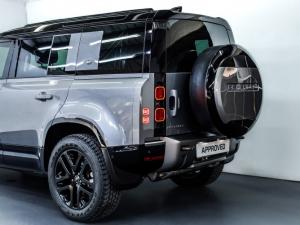 Land Rover Defender 110 D300 X-Dynamic HSE - Image 9