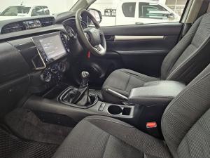 Toyota Hilux 2.4GD-6 Xtra cab Raider manual - Image 11