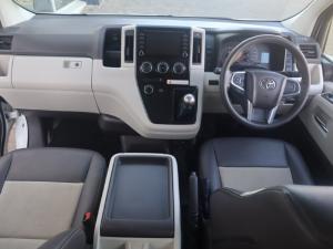 Toyota Quantum 2.8 SLWB bus 14-seater GL manual - Image 12