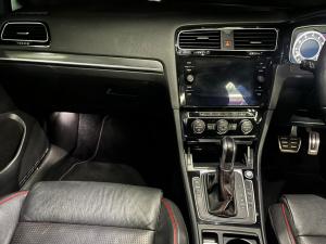 Volkswagen Golf GTI - Image 9