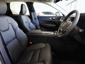 Volvo XC60 B5 AWD Essential - Image 11