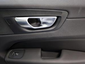 Volvo XC60 B5 AWD Essential - Image 16