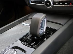 Volvo XC60 B5 AWD Essential - Image 20