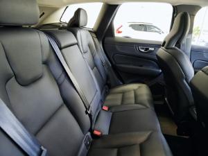 Volvo XC60 B5 AWD Essential - Image 9