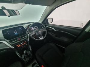 Toyota Urban Cruiser 1.5 XR manual - Image 13