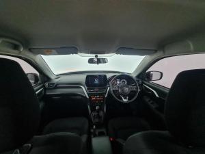 Toyota Urban Cruiser 1.5 XR manual - Image 15