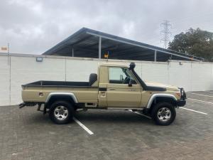 Toyota Land Cruiser 79 4.5D-4D V8 single cab LX - Image 3