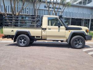 Toyota Land Cruiser 79 4.5D-4D V8 single cab LX - Image 5
