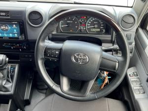 Toyota Land Cruiser 79 2.8GD-6 double cab - Image 10