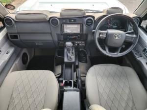 Toyota Land Cruiser 79 2.8GD-6 double cab - Image 6