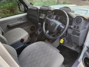 Toyota Land Cruiser 79 2.8GD-6 double cab - Image 7