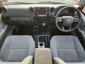 Toyota Land Cruiser 79 4.2D double cab - Image 6