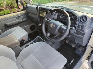 Toyota Land Cruiser 79 4.2D double cab - Image 7