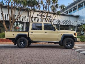 Toyota Land Cruiser 79 4.2D double cab - Image 3