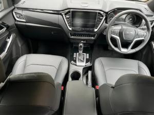 Isuzu D-Max 3.0TD double cab V-Cross - Image 10