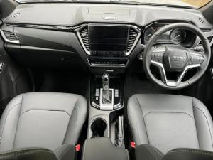 Isuzu D-Max 3.0TD double cab V-Cross - Image 11