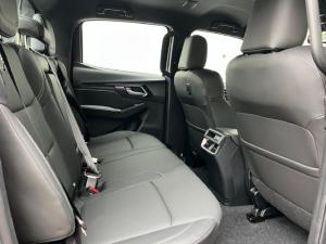 Isuzu D-Max 3.0TD double cab V-Cross - Image 12