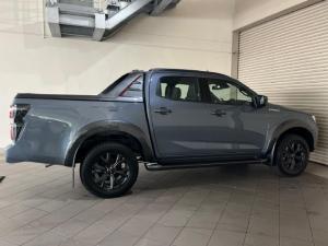 Isuzu D-Max 3.0TD double cab V-Cross - Image 4