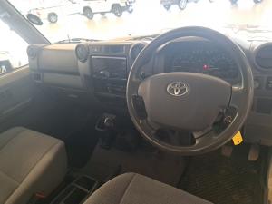 Toyota Land Cruiser 79 4.5D-4D V8 single cab LX - Image 11