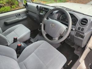 Toyota Land Cruiser 76 4.5D-4D V8 station wagon LX - Image 7
