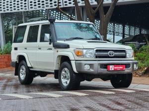 Toyota Land Cruiser 76 4.5D-4D V8 station wagon LX - Image 1