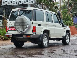 Toyota Land Cruiser 76 4.5D-4D V8 station wagon LX - Image 2