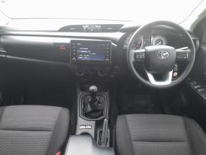 Toyota Hilux 2.4GD-6 double cab 4x4 Raider manual - Image 6