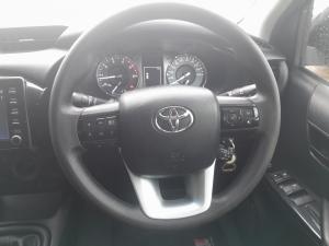 Toyota Hilux 2.4GD-6 double cab 4x4 Raider manual - Image 8