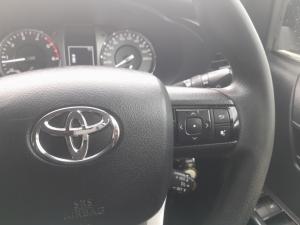 Toyota Hilux 2.4GD-6 double cab 4x4 Raider manual - Image 10