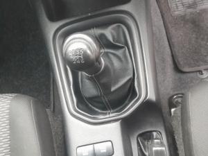 Toyota Hilux 2.4GD-6 double cab 4x4 Raider manual - Image 12