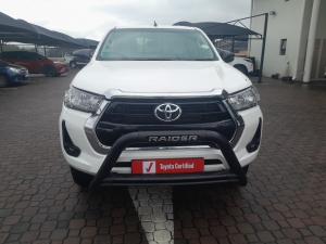 Toyota Hilux 2.4GD-6 double cab 4x4 Raider manual - Image 4