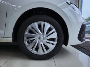 Volkswagen Polo sedan 1.6 manual - Image 11