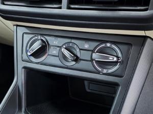 Volkswagen Polo sedan 1.6 manual - Image 19