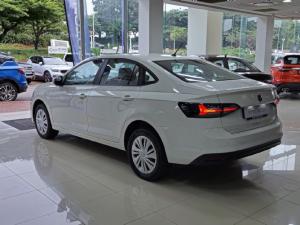 Volkswagen Polo sedan 1.6 manual - Image 4