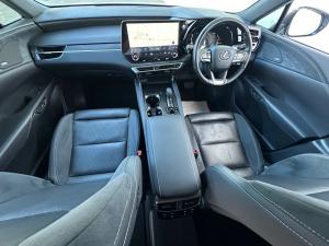 Lexus RX 450h+ - Image 8