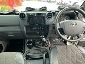 Toyota Land Cruiser 79 4.5D-4D V8 double cab LX - Image 8