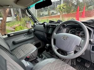 Toyota Land Cruiser 79 4.5D-4D V8 double cab LX - Image 9