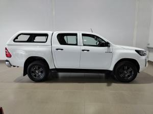 Toyota Hilux 2.4GD-6 double cab 4x4 Raider manual - Image 6