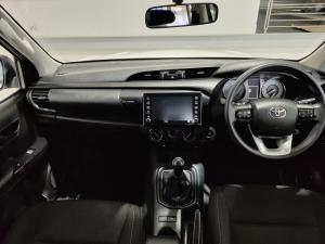 Toyota Hilux 2.4GD-6 double cab 4x4 Raider manual - Image 9